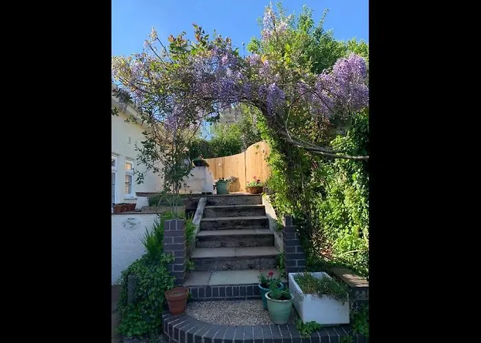 Rosemary House Brs Airport Accommodation