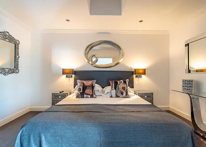 Strozzi Palace Suites By Mansley